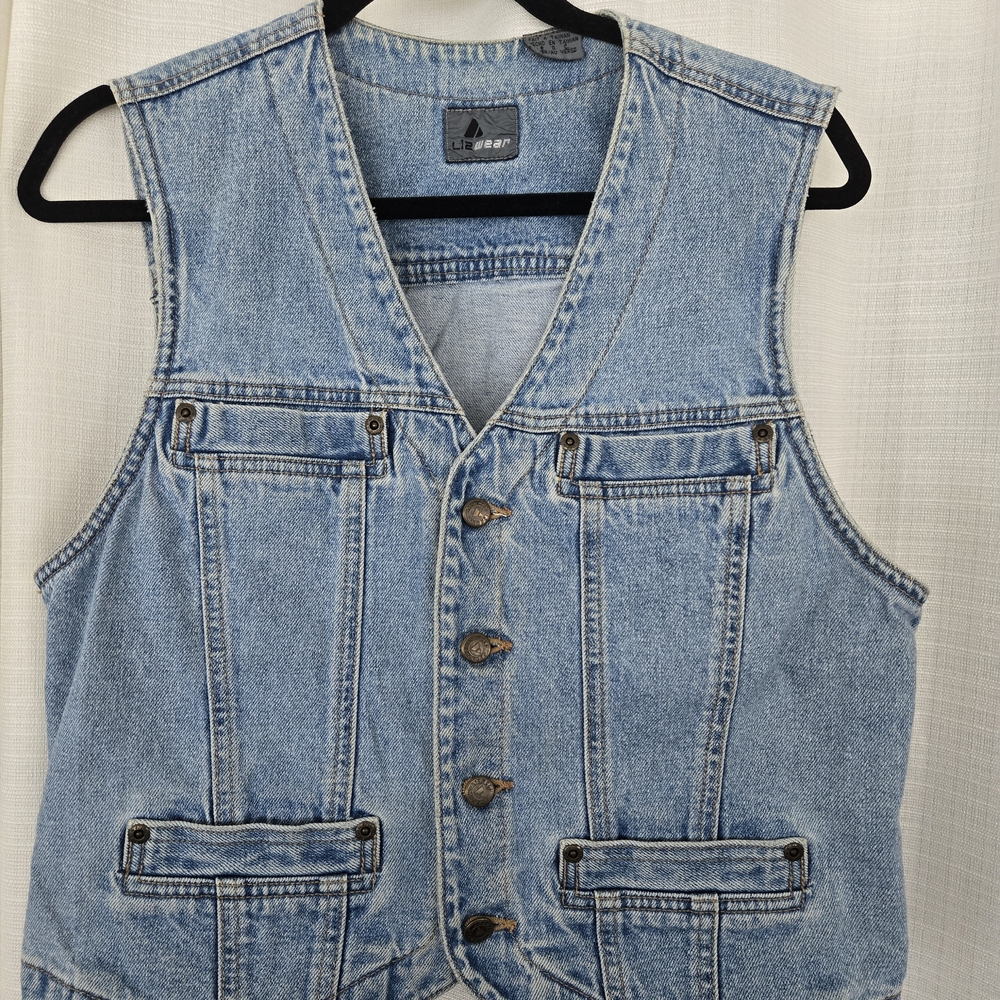🏃‍♀️2 For $40 🏃‍♀️Super Cute, Vintage Denim Button-Up Vest